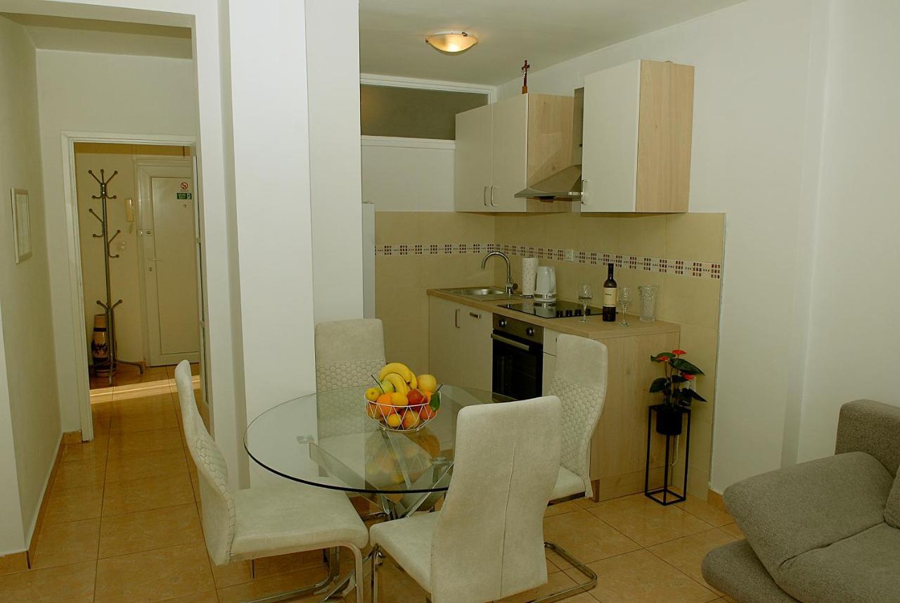Olive Apartment Split